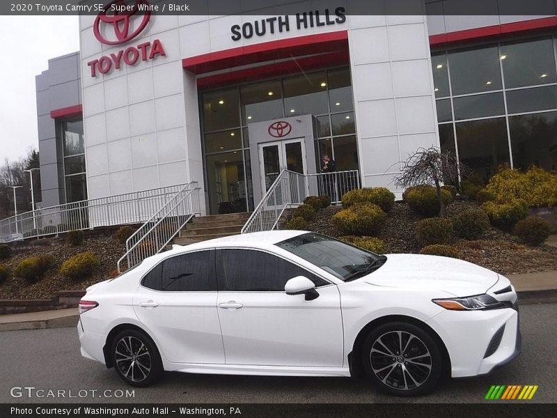 Super White / Black 2020 Toyota Camry SE