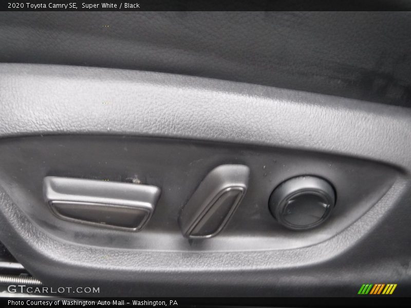 Super White / Black 2020 Toyota Camry SE