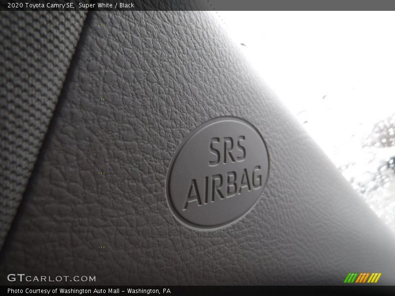 Super White / Black 2020 Toyota Camry SE
