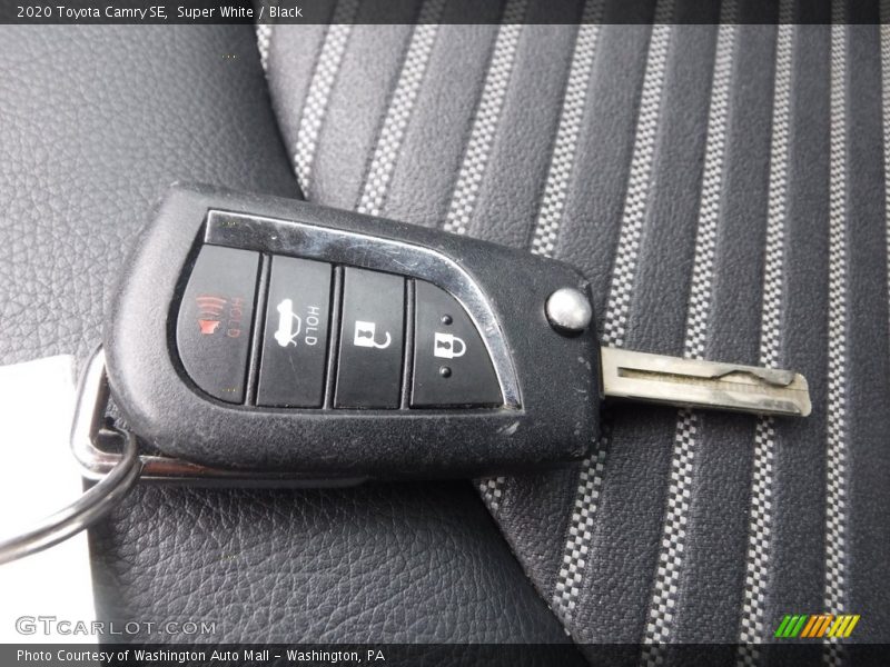 Super White / Black 2020 Toyota Camry SE
