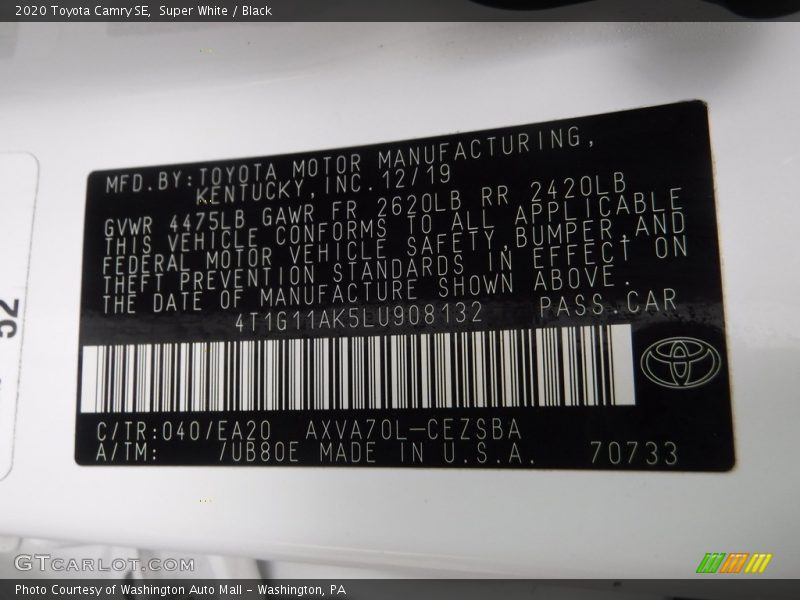 Super White / Black 2020 Toyota Camry SE
