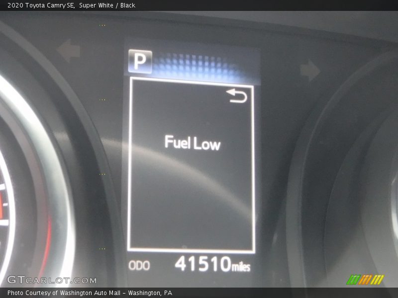 Super White / Black 2020 Toyota Camry SE