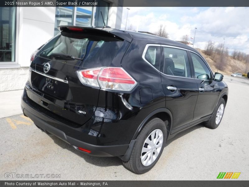 Super Black / Charcoal 2015 Nissan Rogue S AWD
