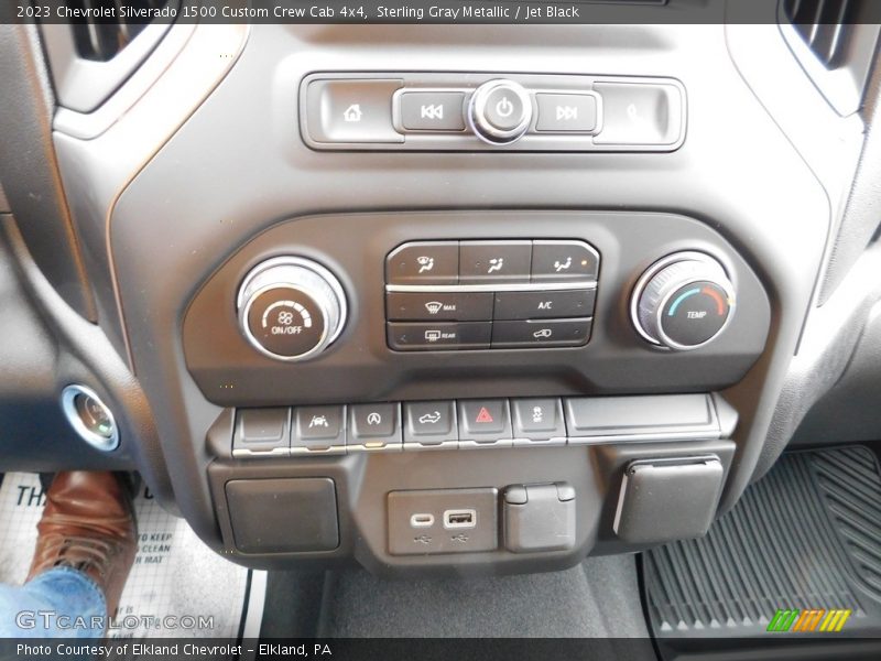 Sterling Gray Metallic / Jet Black 2023 Chevrolet Silverado 1500 Custom Crew Cab 4x4