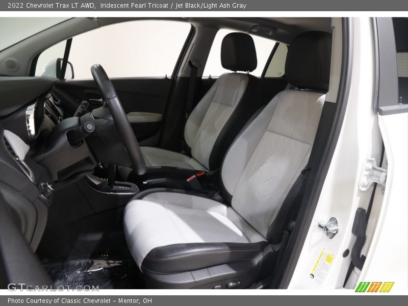 Iridescent Pearl Tricoat / Jet Black/Light Ash Gray 2022 Chevrolet Trax LT AWD