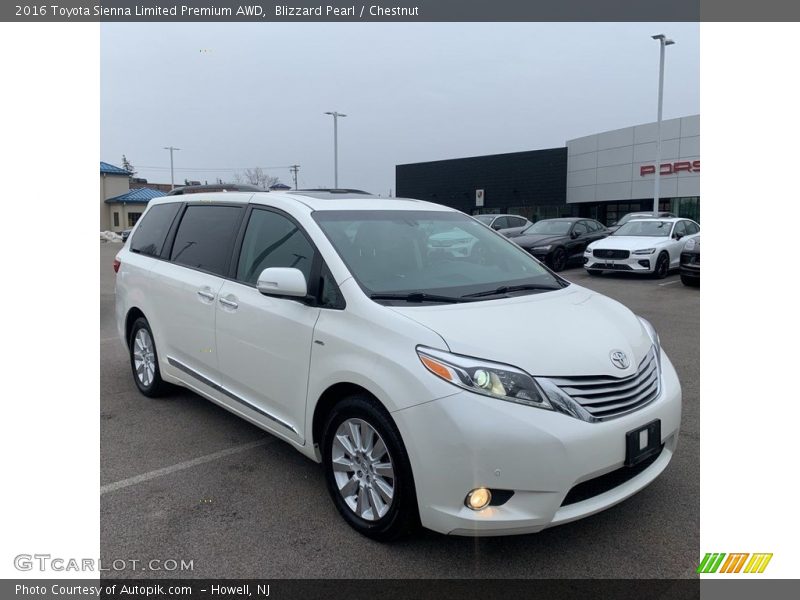 Front 3/4 View of 2016 Sienna Limited Premium AWD