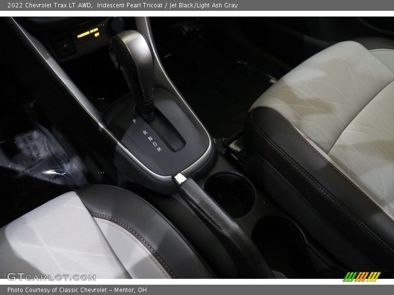 Iridescent Pearl Tricoat / Jet Black/Light Ash Gray 2022 Chevrolet Trax LT AWD