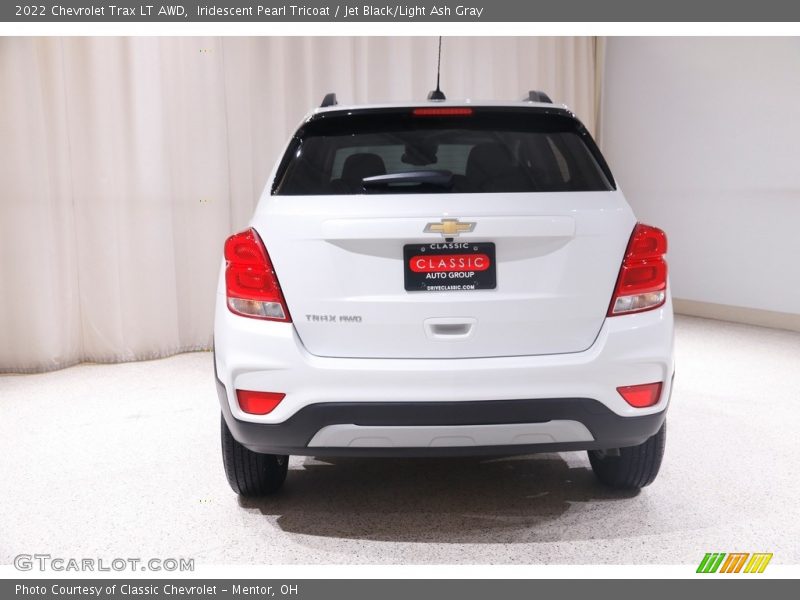 Iridescent Pearl Tricoat / Jet Black/Light Ash Gray 2022 Chevrolet Trax LT AWD