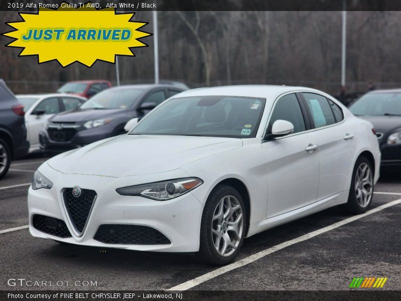 Alfa White / Black 2019 Alfa Romeo Giulia Ti AWD