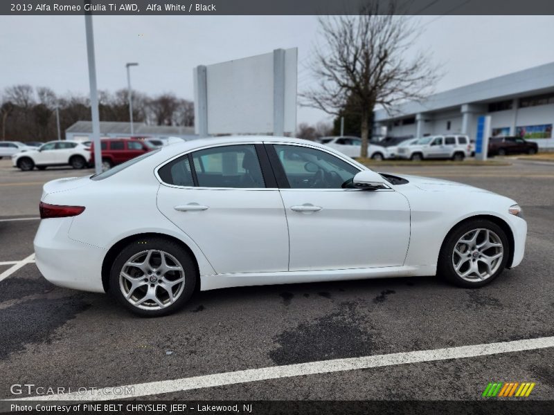 Alfa White / Black 2019 Alfa Romeo Giulia Ti AWD