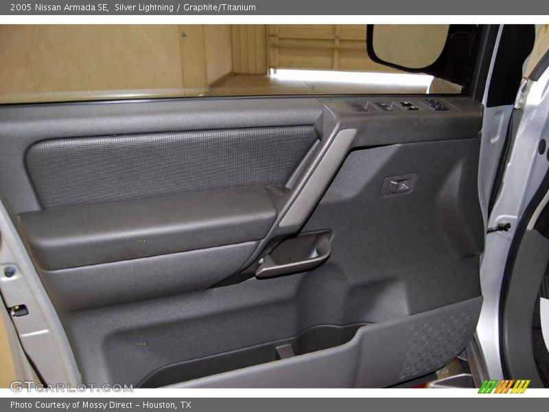 Silver Lightning / Graphite/Titanium 2005 Nissan Armada SE