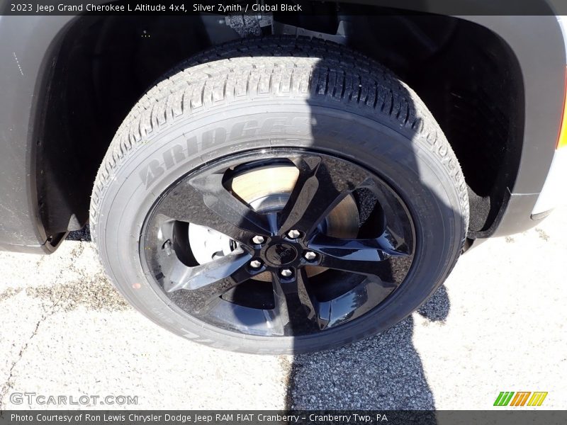 Silver Zynith / Global Black 2023 Jeep Grand Cherokee L Altitude 4x4