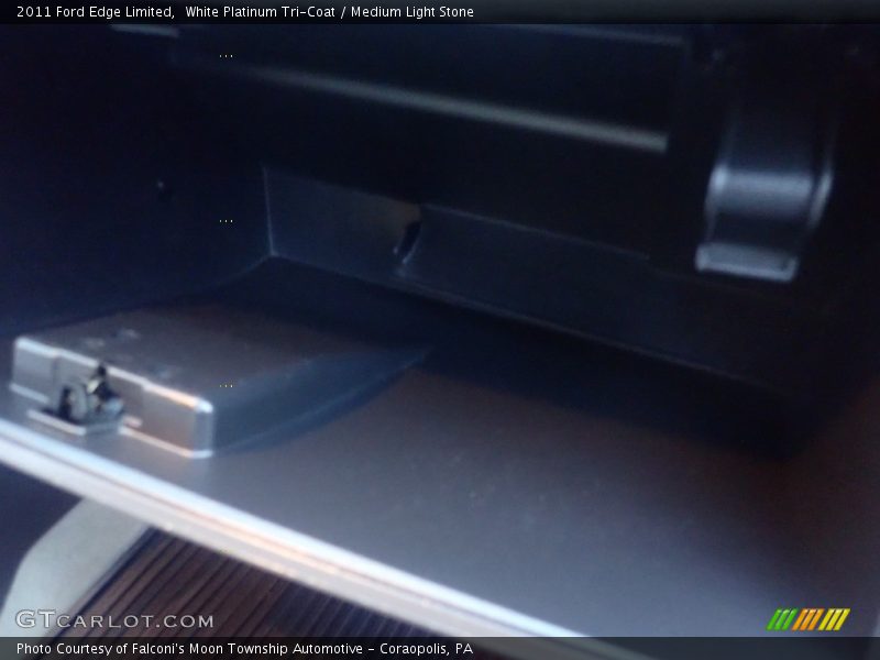 White Platinum Tri-Coat / Medium Light Stone 2011 Ford Edge Limited