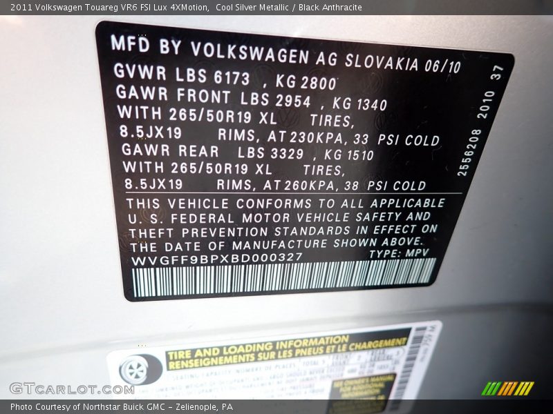 Cool Silver Metallic / Black Anthracite 2011 Volkswagen Touareg VR6 FSI Lux 4XMotion