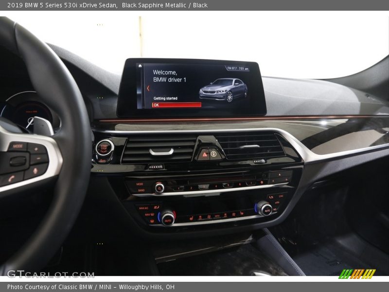Black Sapphire Metallic / Black 2019 BMW 5 Series 530i xDrive Sedan