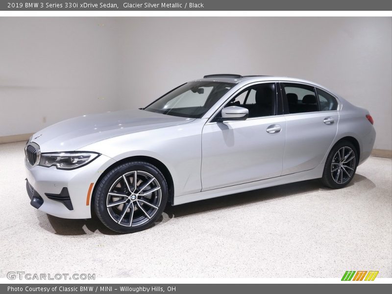 Front 3/4 View of 2019 3 Series 330i xDrive Sedan