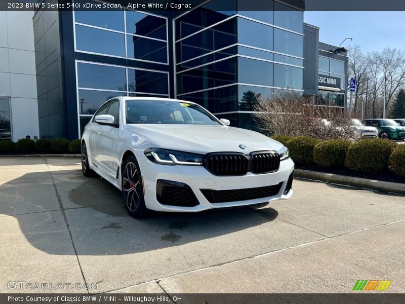Alpine White / Cognac 2023 BMW 5 Series 540i xDrive Sedan