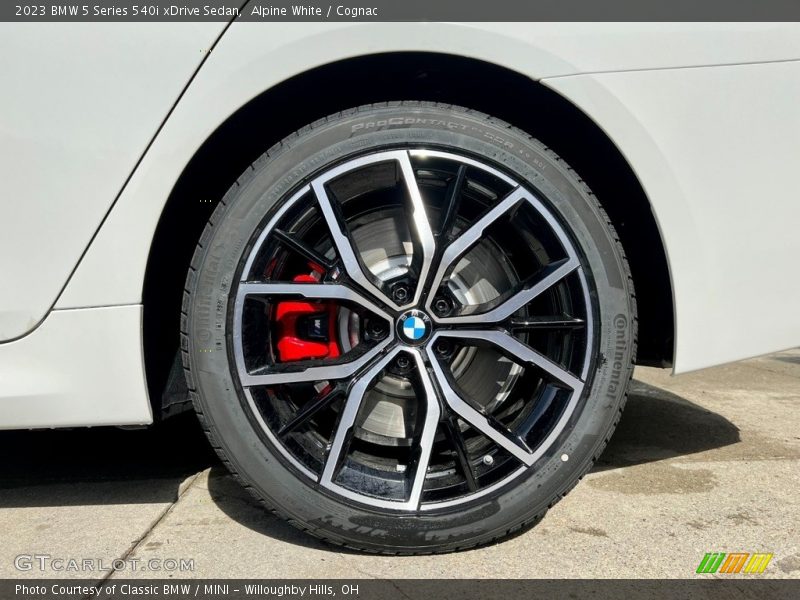 Alpine White / Cognac 2023 BMW 5 Series 540i xDrive Sedan