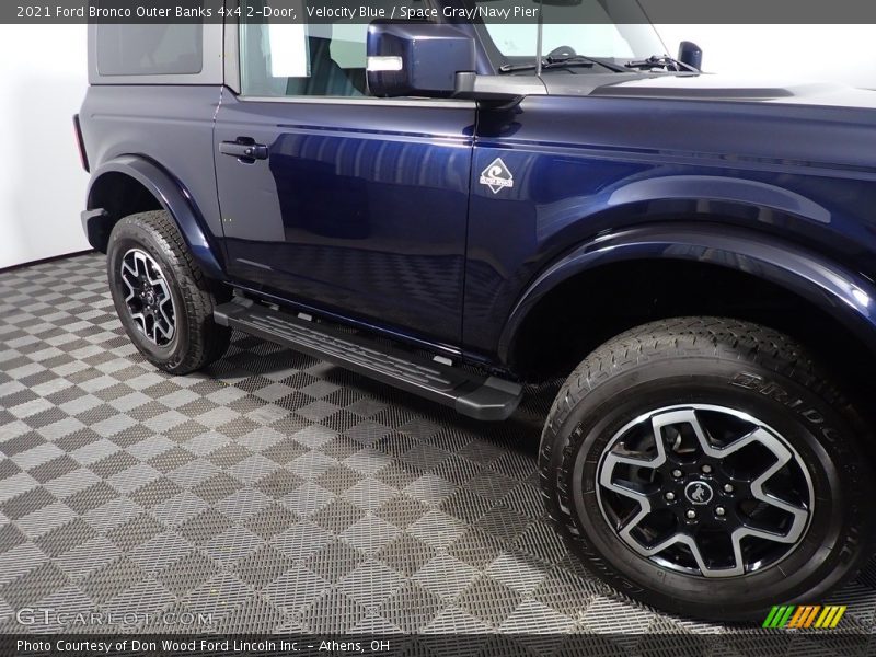 Velocity Blue / Space Gray/Navy Pier 2021 Ford Bronco Outer Banks 4x4 2-Door