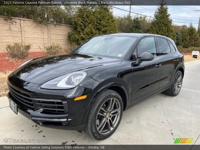 Front 3/4 View of 2023 Cayenne Platinum Edition