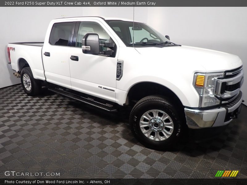 Oxford White / Medium Earth Gray 2022 Ford F250 Super Duty XLT Crew Cab 4x4