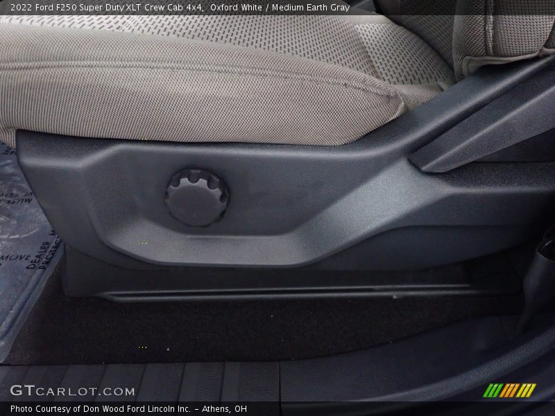 Oxford White / Medium Earth Gray 2022 Ford F250 Super Duty XLT Crew Cab 4x4