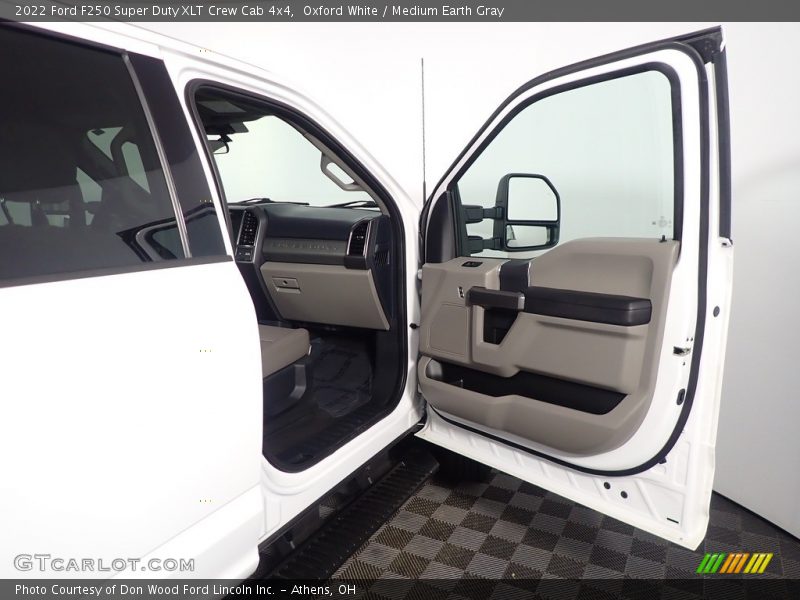 Oxford White / Medium Earth Gray 2022 Ford F250 Super Duty XLT Crew Cab 4x4