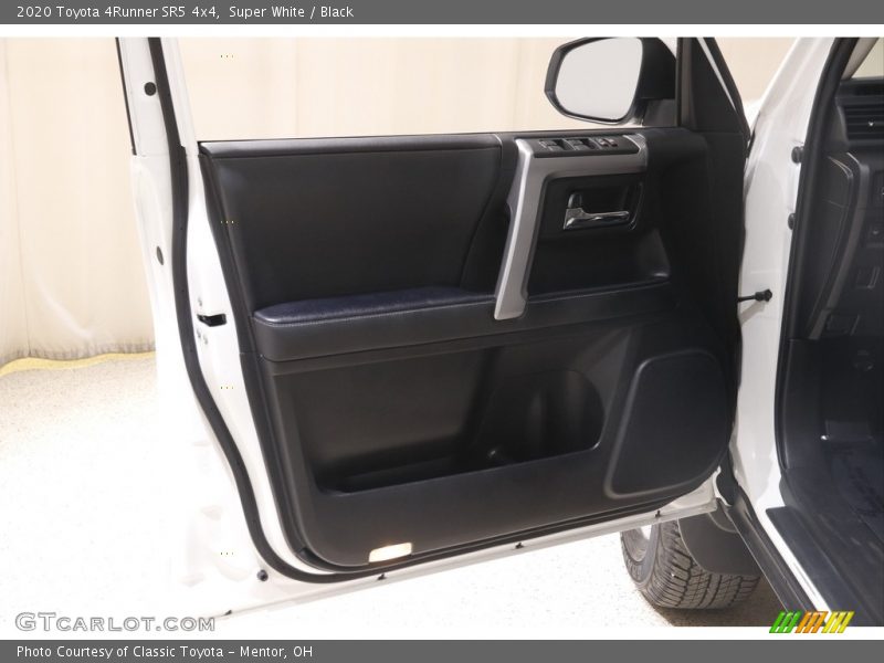 Super White / Black 2020 Toyota 4Runner SR5 4x4