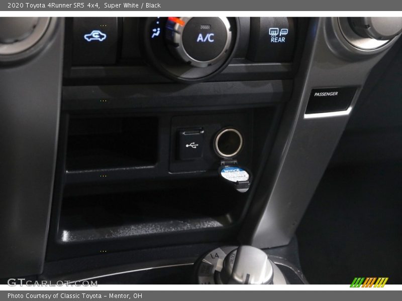 Super White / Black 2020 Toyota 4Runner SR5 4x4