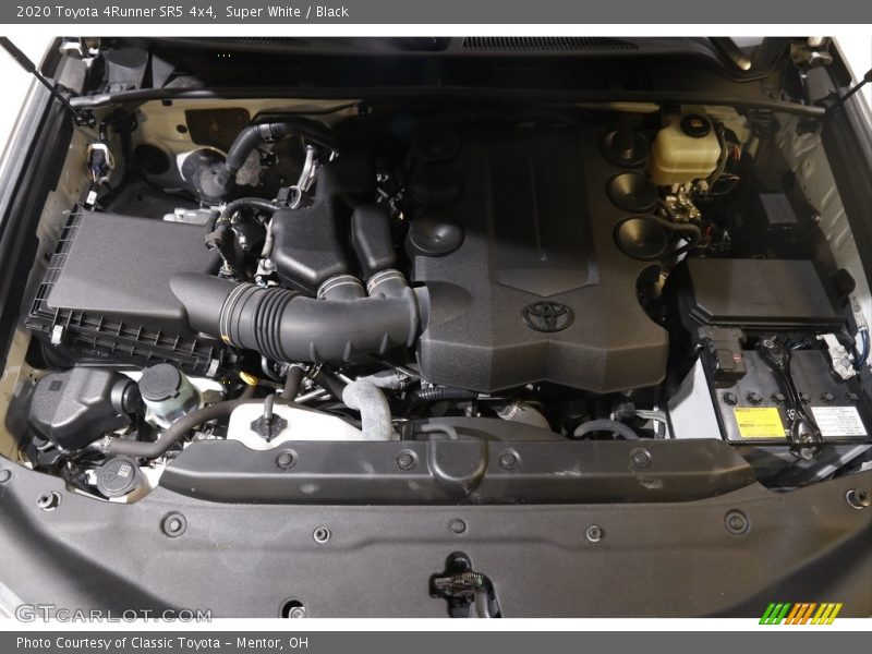 Super White / Black 2020 Toyota 4Runner SR5 4x4