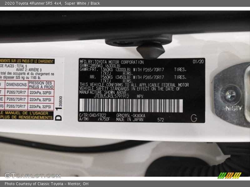 Super White / Black 2020 Toyota 4Runner SR5 4x4