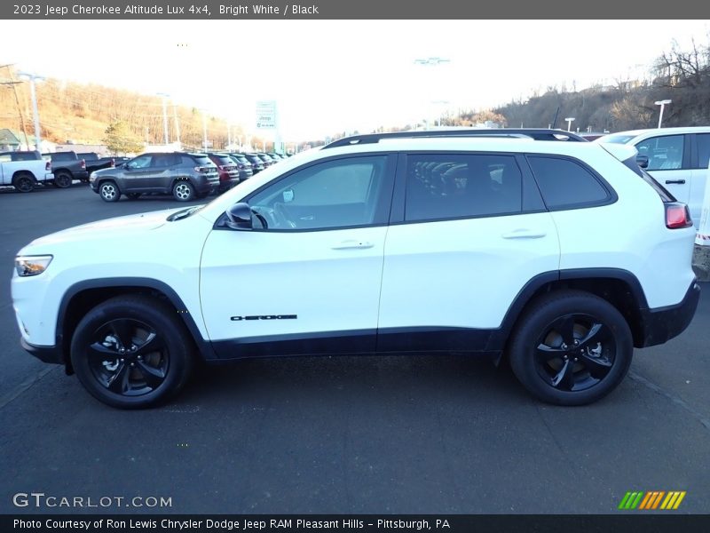 Bright White / Black 2023 Jeep Cherokee Altitude Lux 4x4