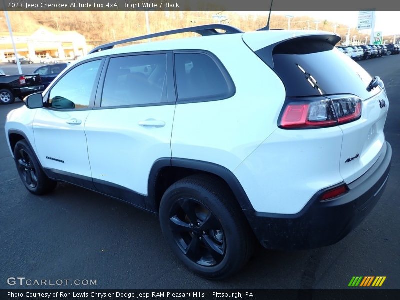 Bright White / Black 2023 Jeep Cherokee Altitude Lux 4x4