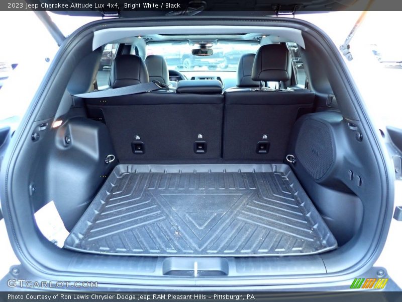 Bright White / Black 2023 Jeep Cherokee Altitude Lux 4x4