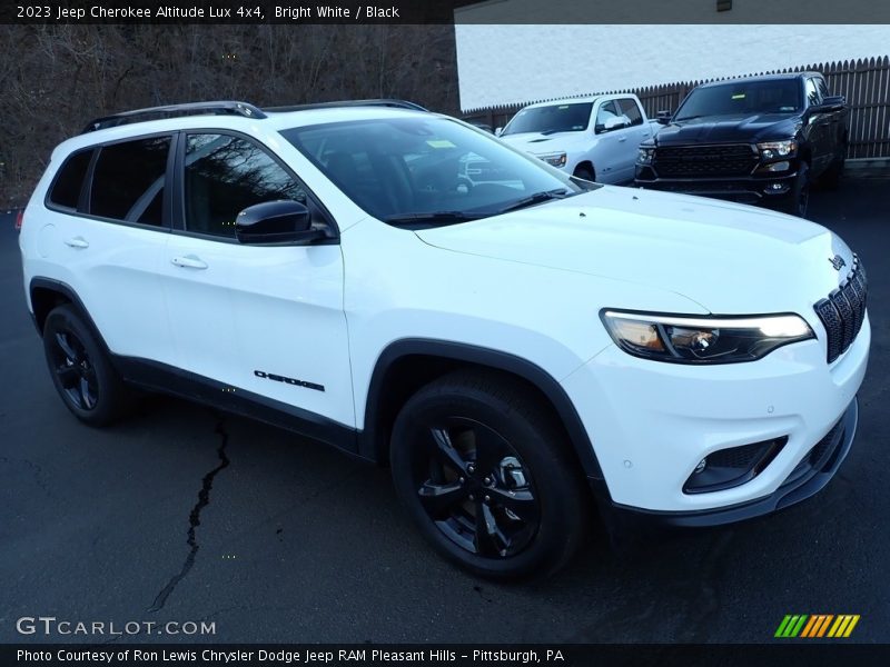 Bright White / Black 2023 Jeep Cherokee Altitude Lux 4x4