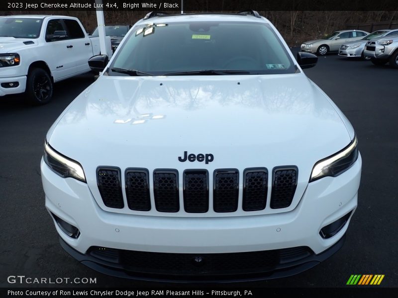 Bright White / Black 2023 Jeep Cherokee Altitude Lux 4x4