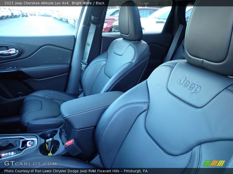 Bright White / Black 2023 Jeep Cherokee Altitude Lux 4x4