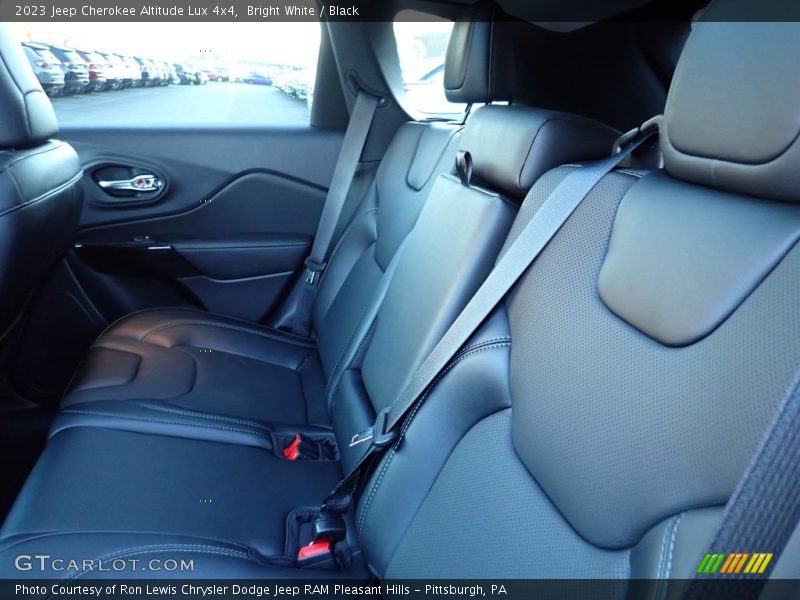 Bright White / Black 2023 Jeep Cherokee Altitude Lux 4x4