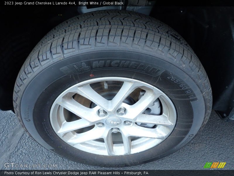 Bright White / Global Black 2023 Jeep Grand Cherokee L Laredo 4x4