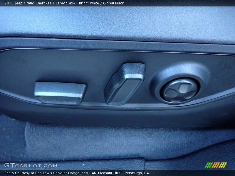 Bright White / Global Black 2023 Jeep Grand Cherokee L Laredo 4x4