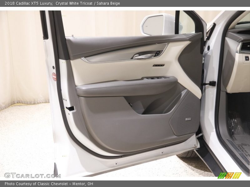 Crystal White Tricoat / Sahara Beige 2018 Cadillac XT5 Luxury