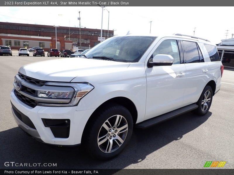 Front 3/4 View of 2023 Expedition XLT 4x4