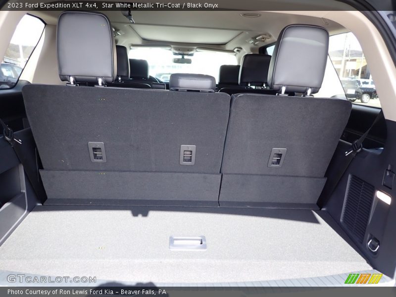 2023 Expedition XLT 4x4 Trunk
