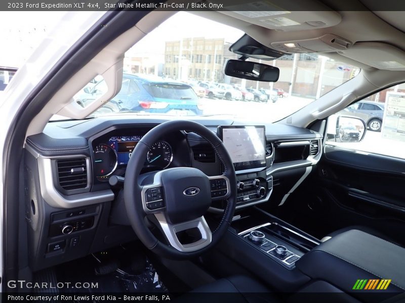 Star White Metallic Tri-Coat / Black Onyx 2023 Ford Expedition XLT 4x4