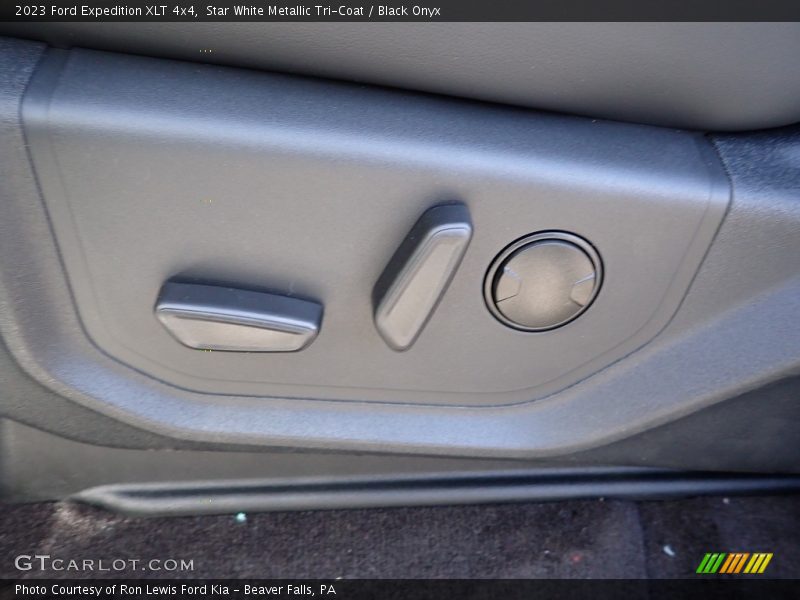 Star White Metallic Tri-Coat / Black Onyx 2023 Ford Expedition XLT 4x4