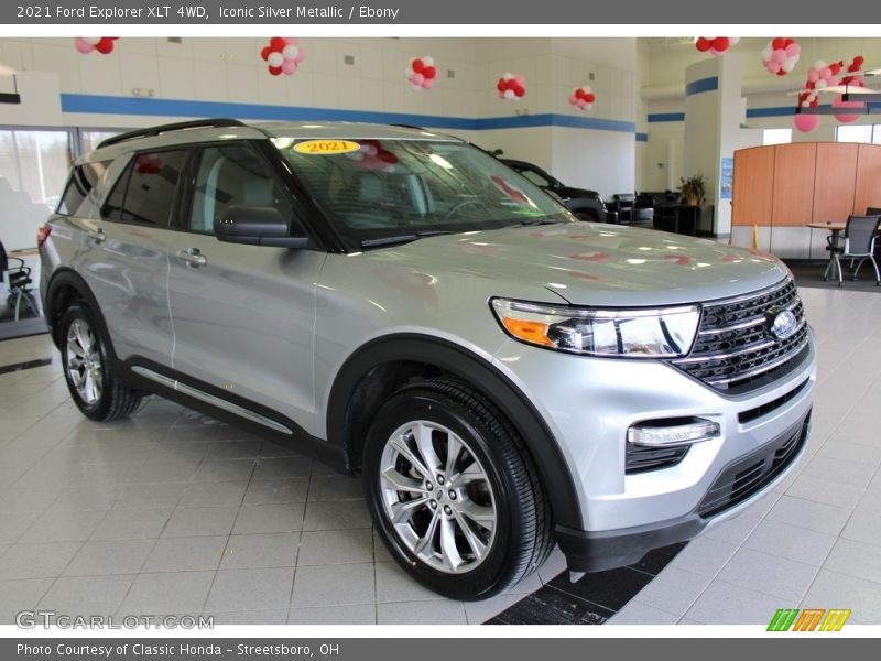Front 3/4 View of 2021 Explorer XLT 4WD