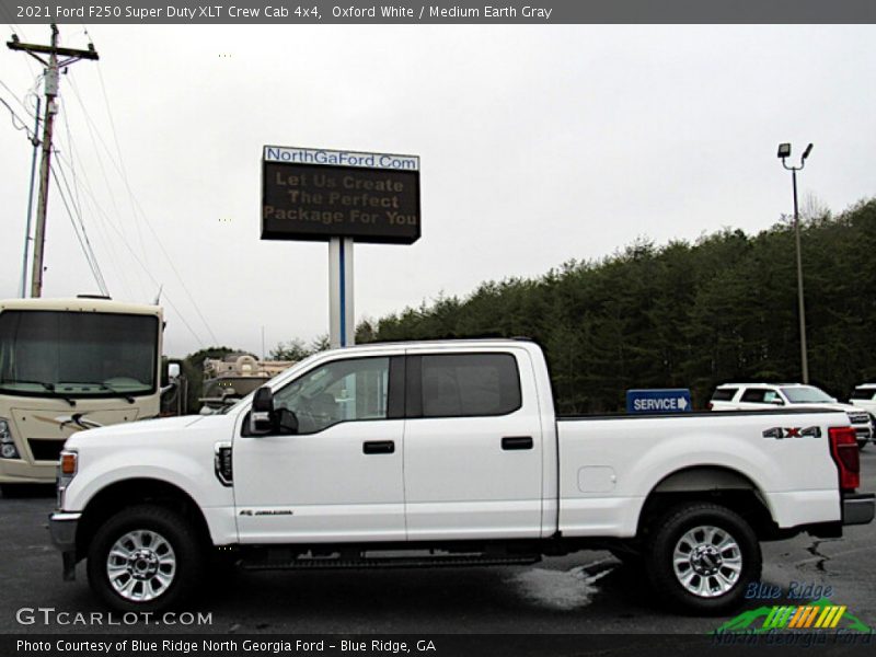 Oxford White / Medium Earth Gray 2021 Ford F250 Super Duty XLT Crew Cab 4x4