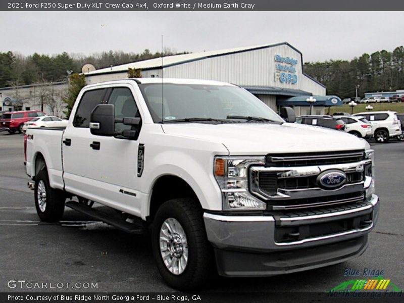 Oxford White / Medium Earth Gray 2021 Ford F250 Super Duty XLT Crew Cab 4x4