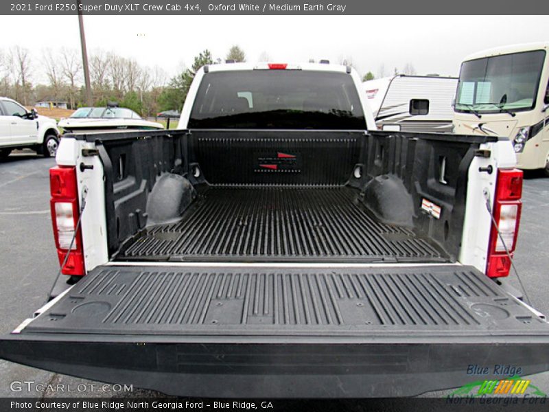 Oxford White / Medium Earth Gray 2021 Ford F250 Super Duty XLT Crew Cab 4x4