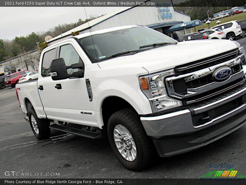 Oxford White / Medium Earth Gray 2021 Ford F250 Super Duty XLT Crew Cab 4x4